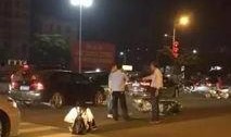 爆料摩托女子受伤视频,街头惊险一幕引发关注