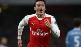 厄齐尔最新爆料图片高清,揭秘足球场上的不为人知瞬间