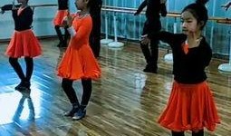 热点爆料兔子舞蹈视频,萌态可掬引网友热议