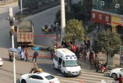 爆料摩托女子受伤视频,街头惊险一幕引发关注